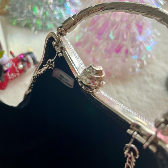 New 💝🌻Stunning Silver Mini Evening Purse - Picture 6 of 7